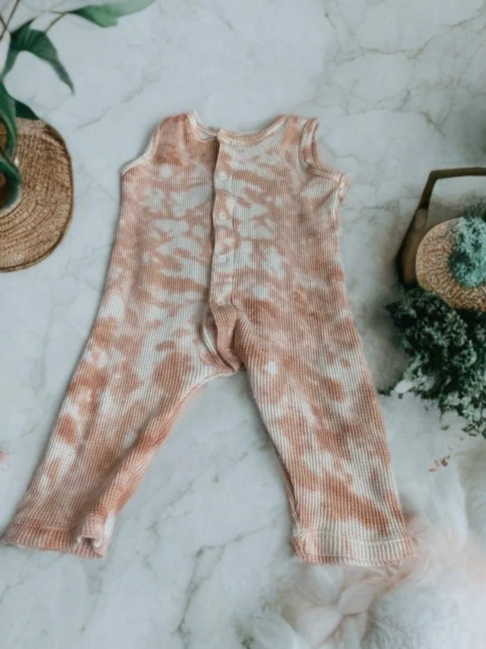 Spearmint love Sleeveless Tie-Dye Ribbed Romper in Peach & White for Kids 6/12 M